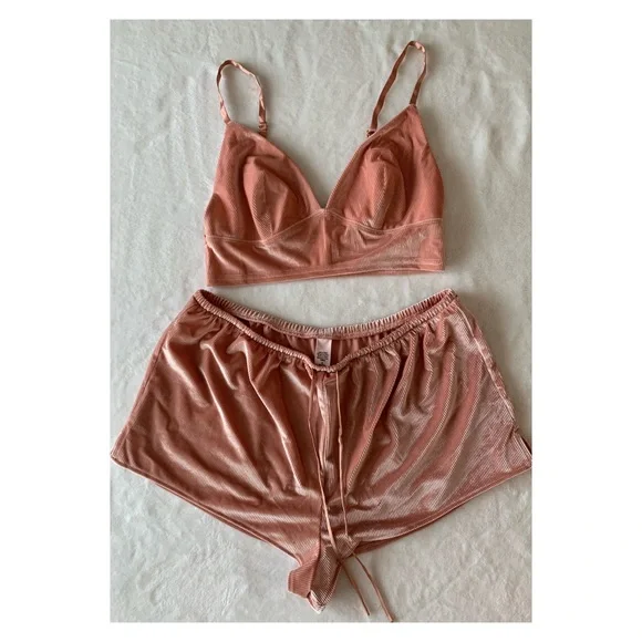 Victoria’s Secret Blush Velvet Loungewear - Picture 1 of 4
